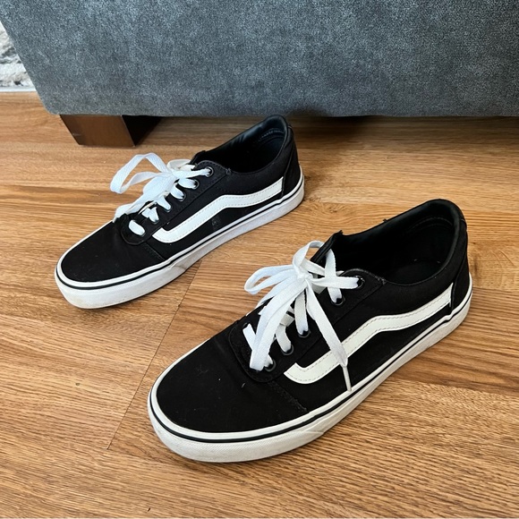 Vans Black Sneakers Women’s Size 8.5 - Picture 3 of 8
